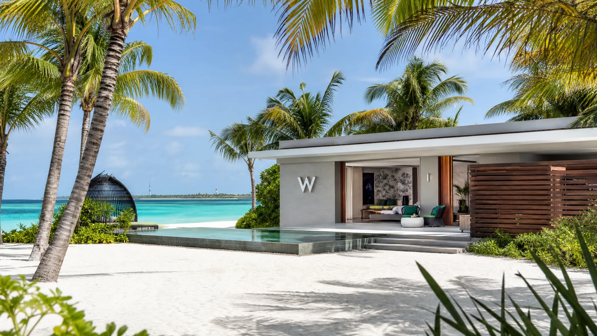 W Maldives — стильная beach villa, белый песок и яркая лагуна