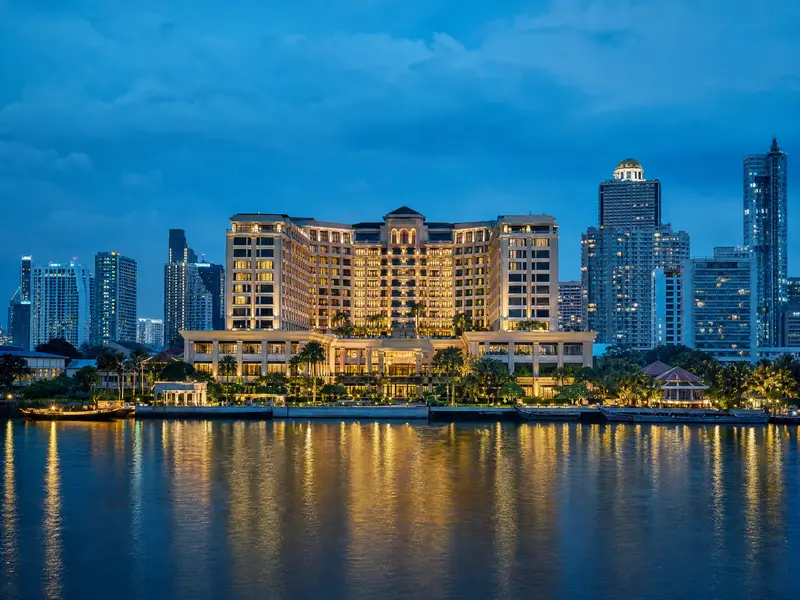 The Peninsula Bangkok — luxury riverside hotel на Chao Phraya