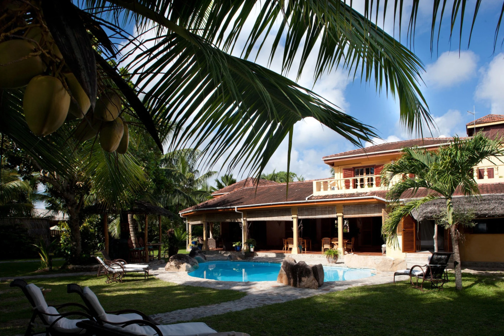 Castello Beach Hotel