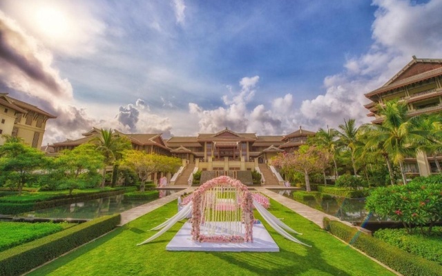 Отель The Ritz-Carlton Sanya Yalong Bay
